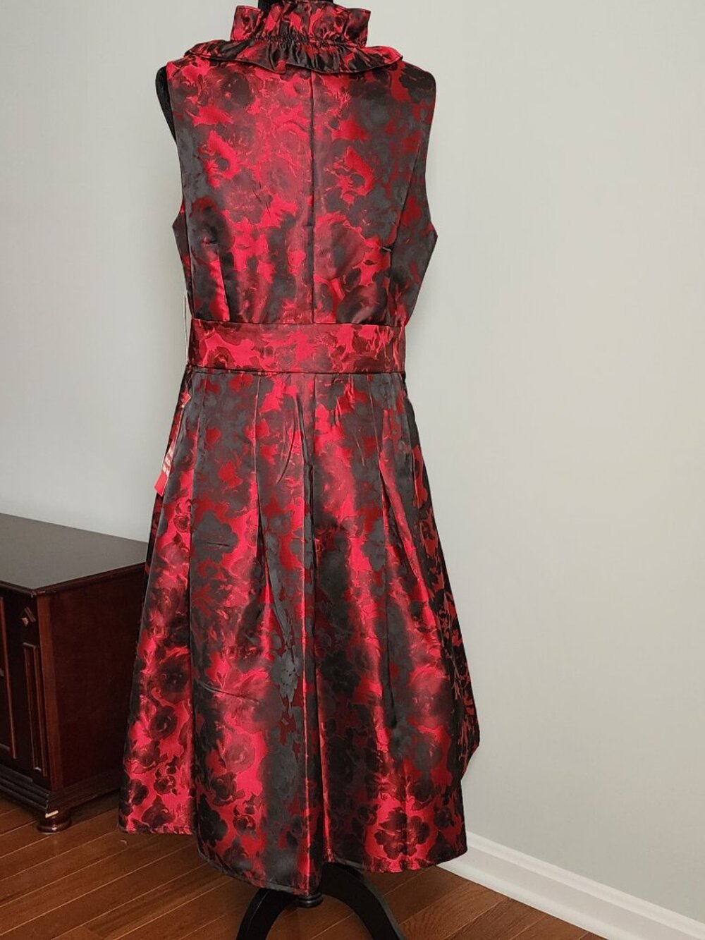 J Howard Red and Black Ruffle Floral Dress . Size 18. New with Tags. - Picture 3 of 10